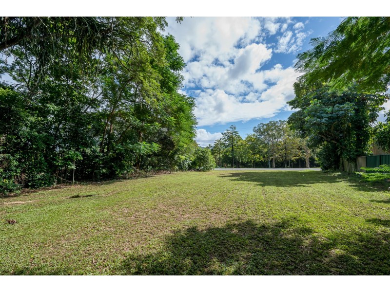 196 Pease Street, Manoora QLD 4870