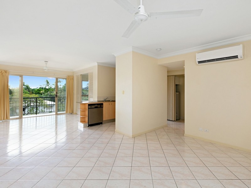 1813/2 Greenslopes Street, Cairns North QLD 4870
