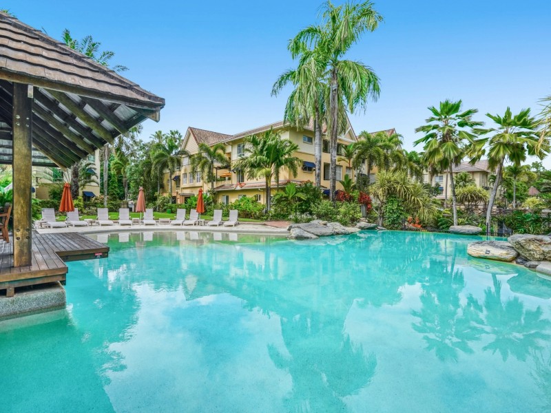 1813/2 Greenslopes Street, Cairns North QLD 4870