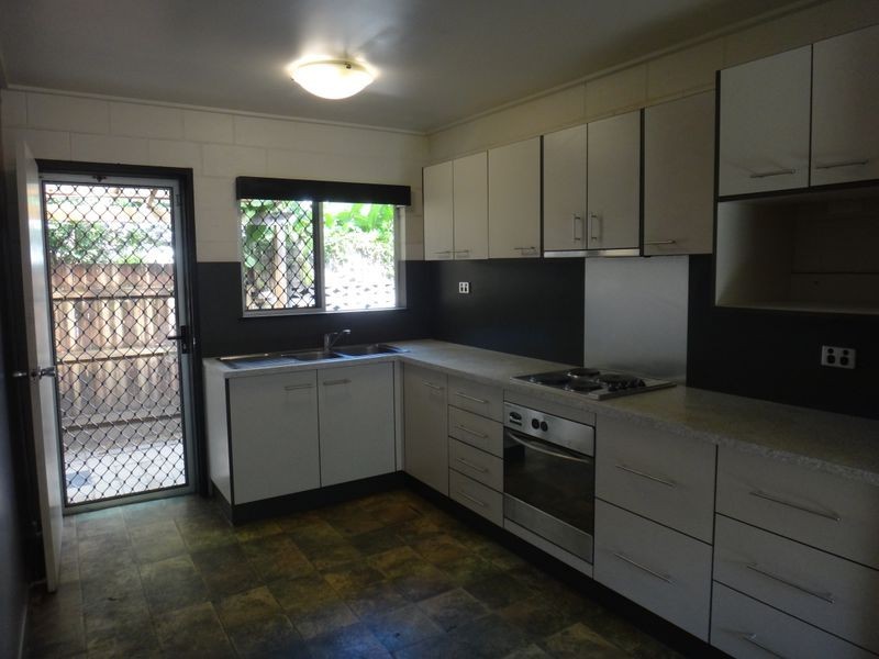 2/98 Reservoir Road, Manoora QLD 4870