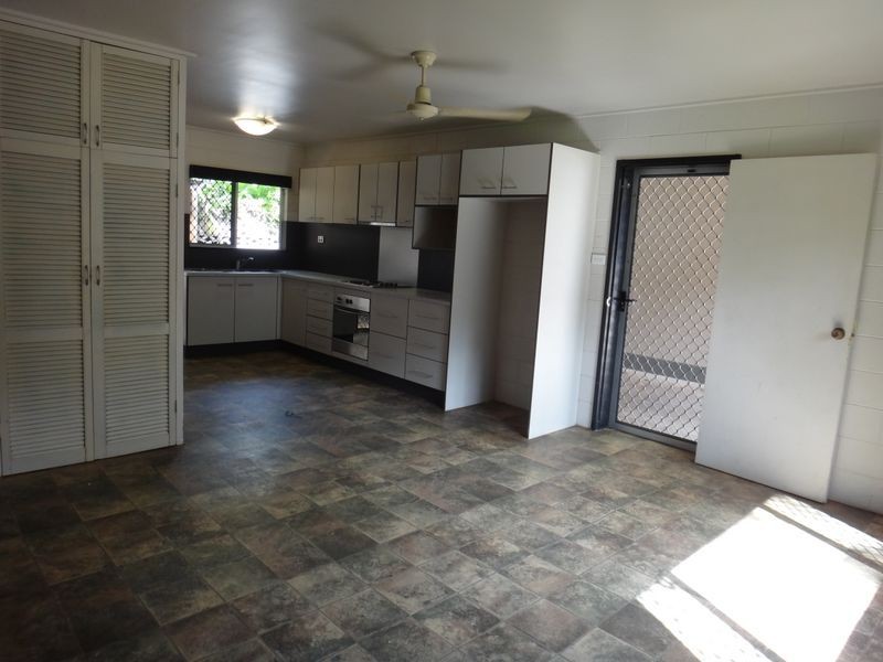 2/98 Reservoir Road, Manoora QLD 4870