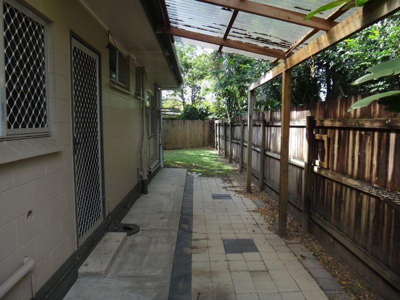 2/98 Reservoir Road, Manoora QLD 4870