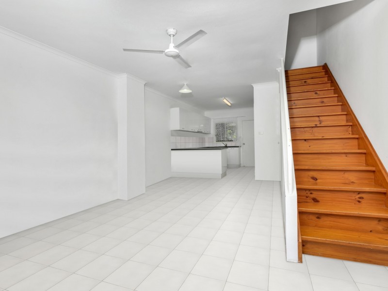 2/14 Springfield Crescent, Manoora QLD 4870