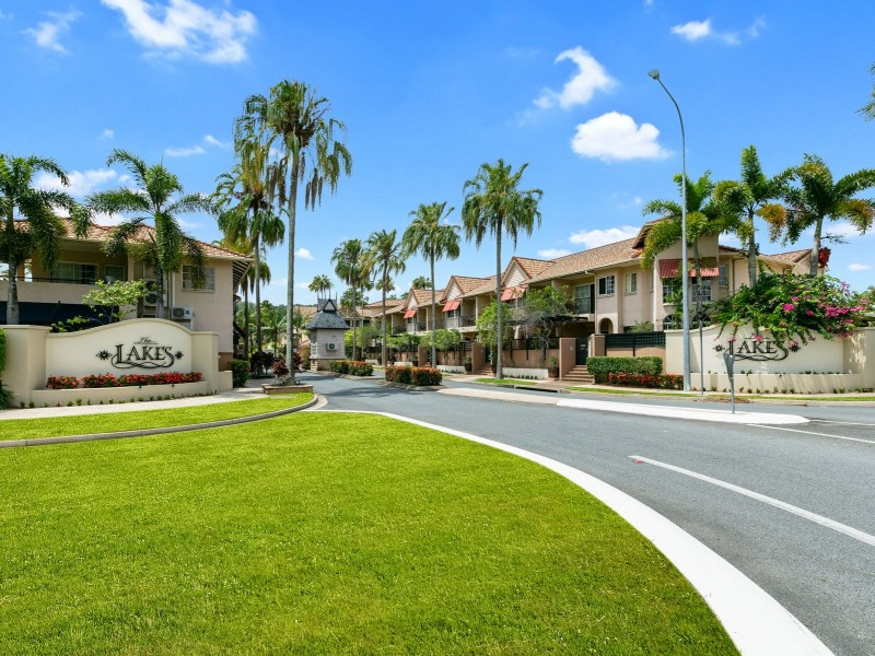 1212/2 Greenslopes Street, Cairns North QLD 4870