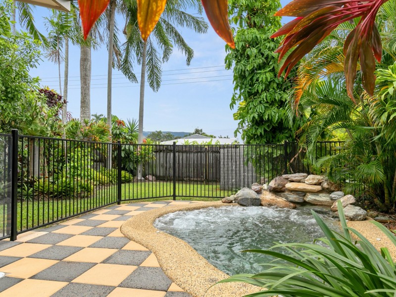 17 Conch Close, Trinity Beach QLD 4879