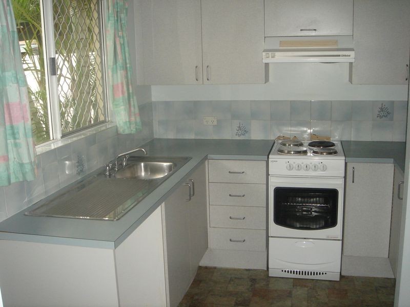 2/11 Maytown Close, Manoora QLD 4870