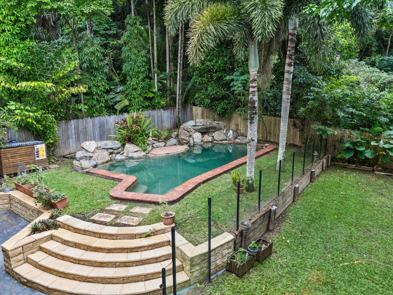 16 Avon Street, Stratford QLD 4870