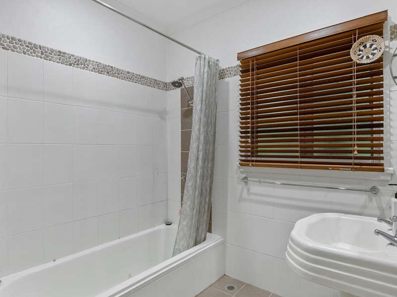 16 Avon Street, Stratford QLD 4870