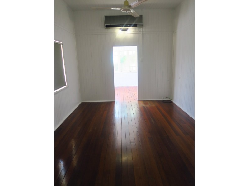 320 Pease Street, Edge Hill QLD 4870