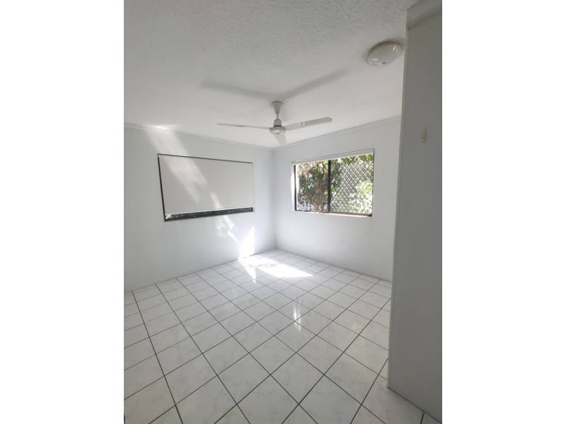 12/215 McLeod Street, Cairns North QLD 4870