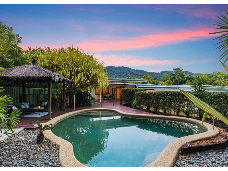 4 Byrnes Close, Whitfield QLD 4870