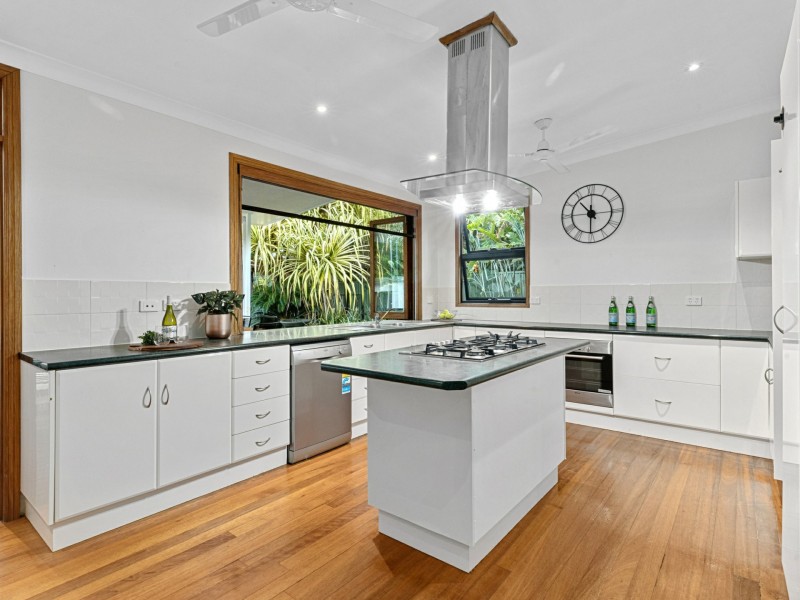 4 Byrnes Close, Whitfield QLD 4870