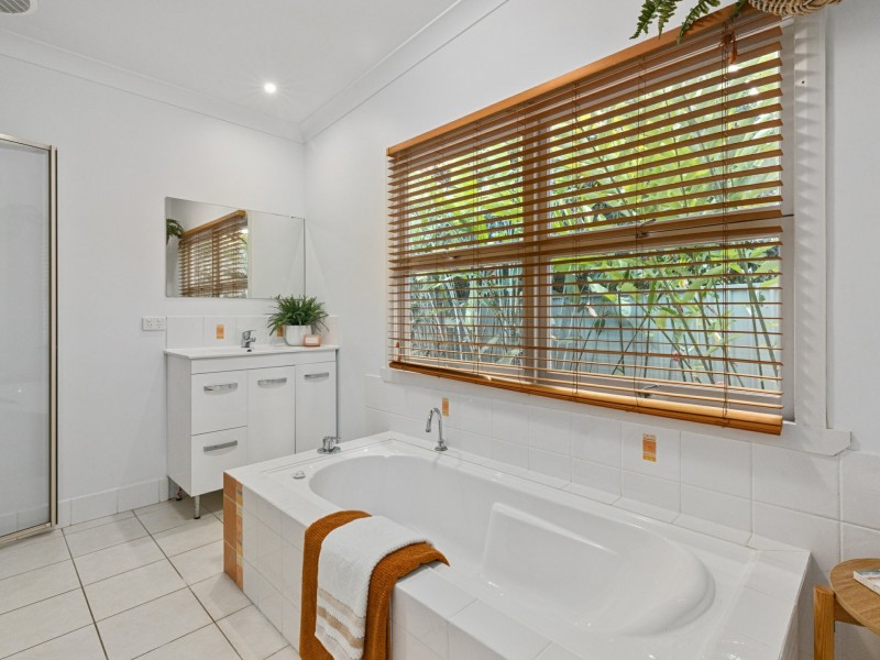 4 Byrnes Close, Whitfield QLD 4870