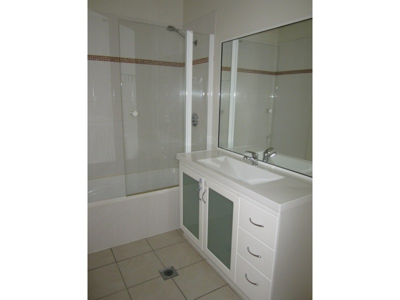 4/9 Grantala Street, Manoora QLD 4870