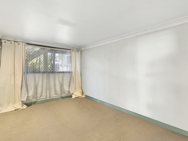 10 Chataway Street, Mooroobool QLD 4870