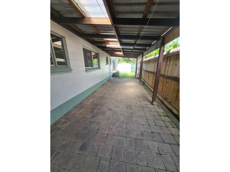 1/1 Holden Close, Whitfield QLD 4870