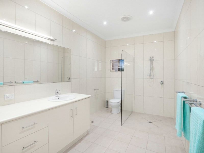 2 Bayview Street, Bayview Heights QLD 4868