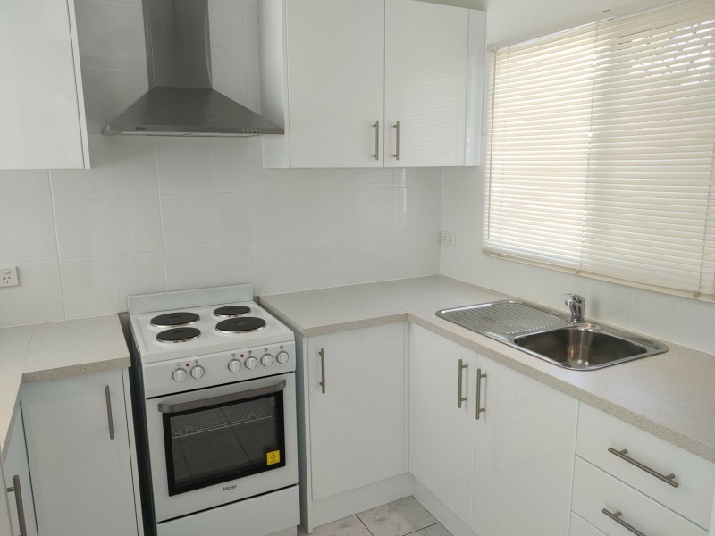 8/462 McCoombe Street, Mooroobool QLD 4870