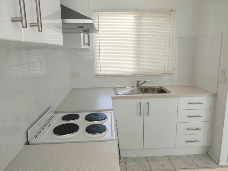 8/462 McCoombe Street, Mooroobool QLD 4870