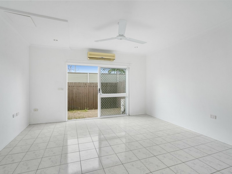 8/462 McCoombe Street, Mooroobool QLD 4870