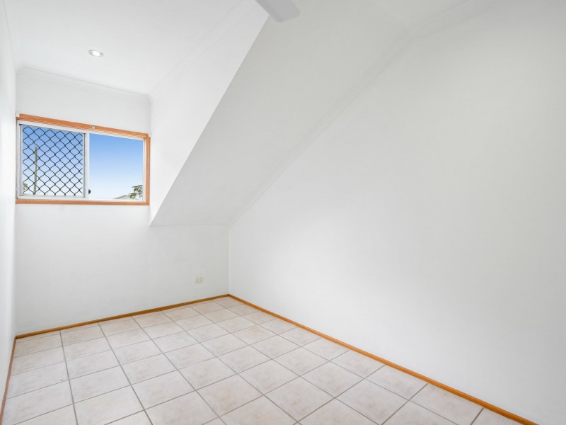 8/462 McCoombe Street, Mooroobool QLD 4870