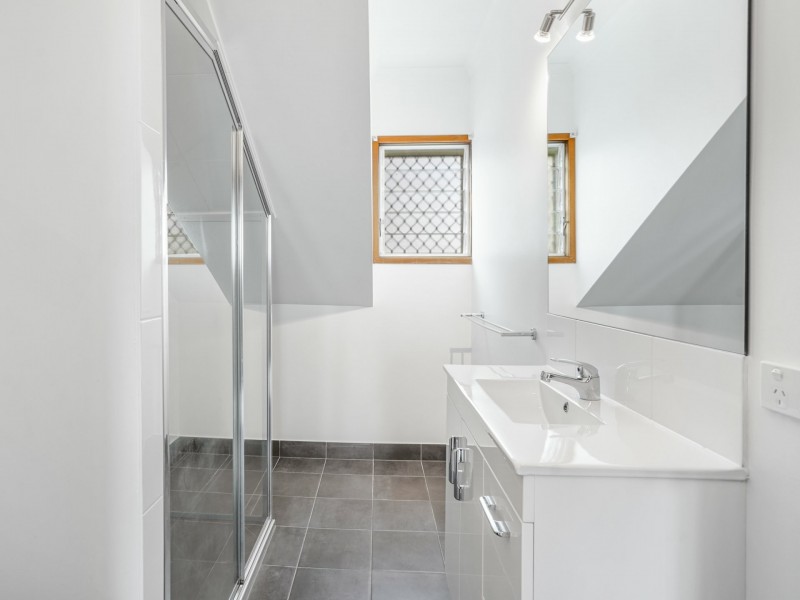 8/462 McCoombe Street, Mooroobool QLD 4870