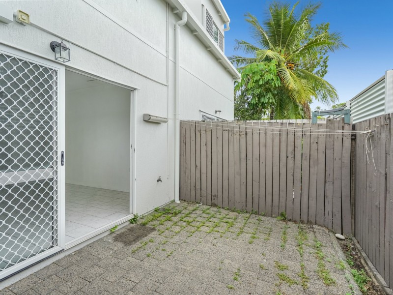 8/462 McCoombe Street, Mooroobool QLD 4870
