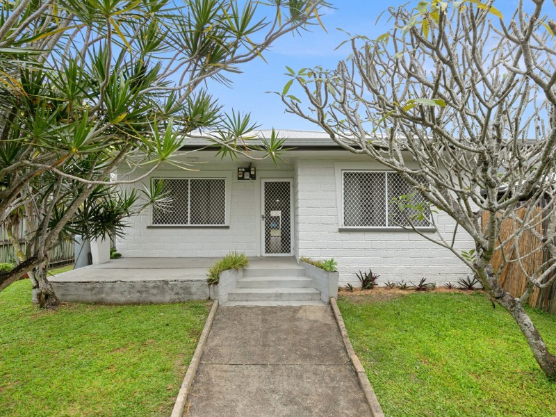 21 Chataway Street, Mooroobool QLD 4870