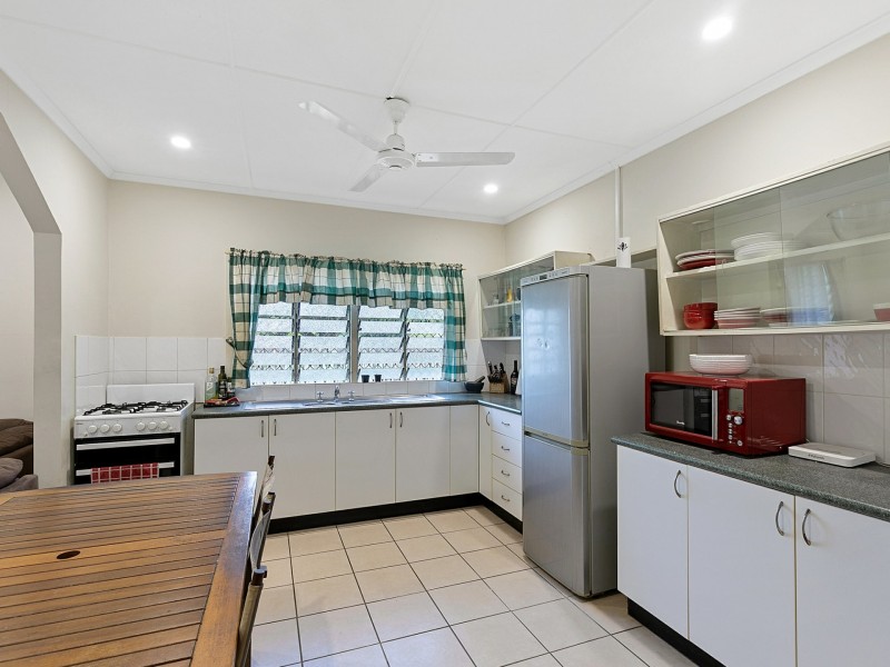 21 Chataway Street, Mooroobool QLD 4870