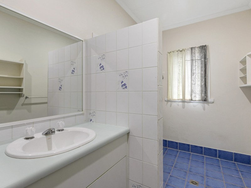 21 Chataway Street, Mooroobool QLD 4870