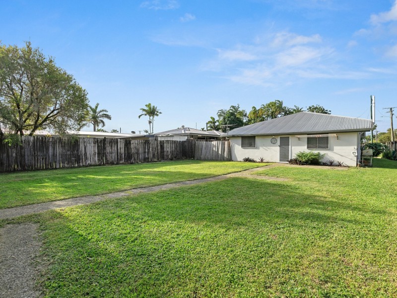 21 Chataway Street, Mooroobool QLD 4870