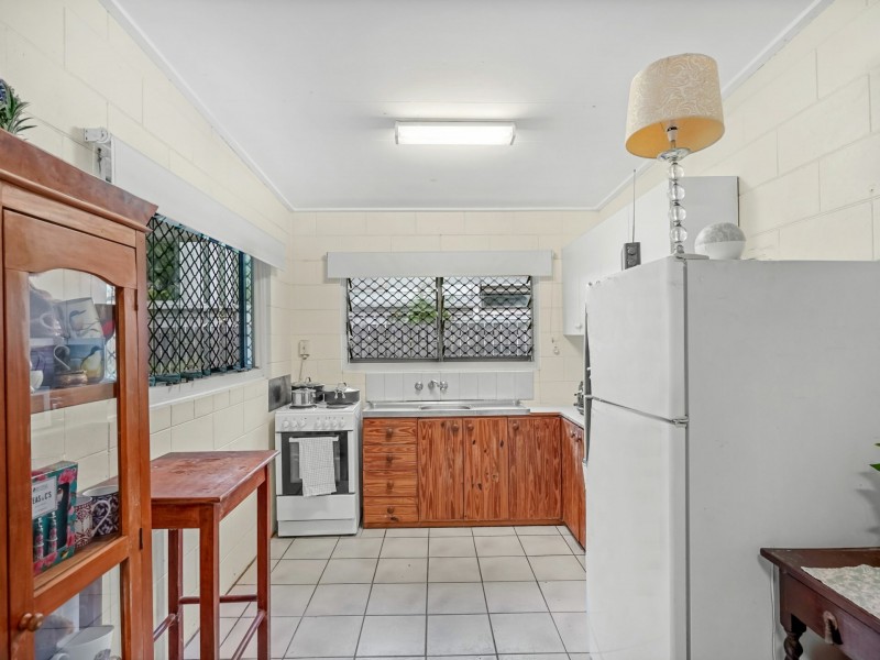 1 & 2/14 Mazlin Street, Edge Hill QLD 4870