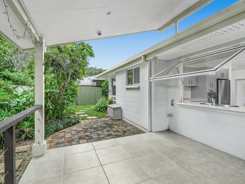 2/22 Nesbit Street, Whitfield QLD 4870