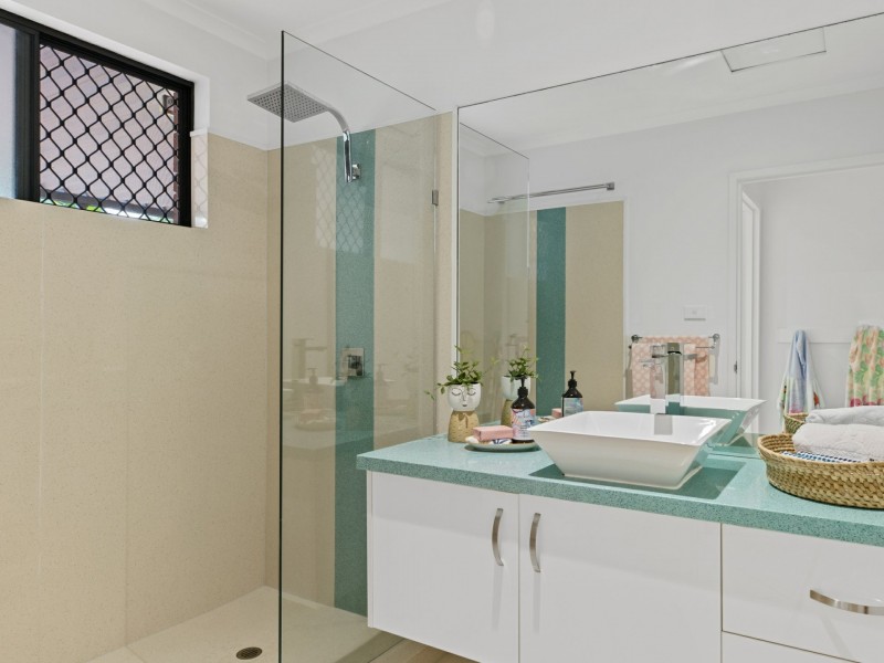 1 Iona Close, Edge Hill QLD 4870