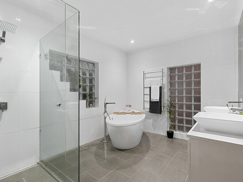 4 Arran Close, Edge Hill QLD 4870