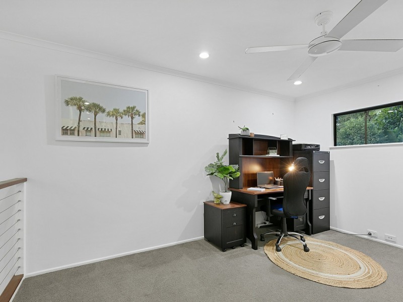 4 Arran Close, Edge Hill QLD 4870