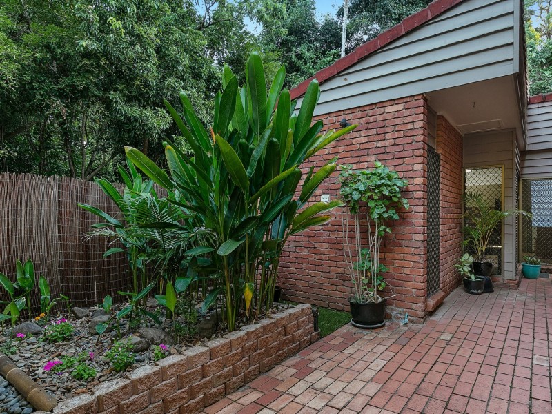 4 Arran Close, Edge Hill QLD 4870