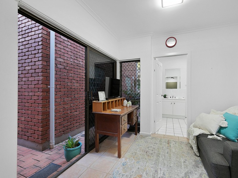4 Arran Close, Edge Hill QLD 4870