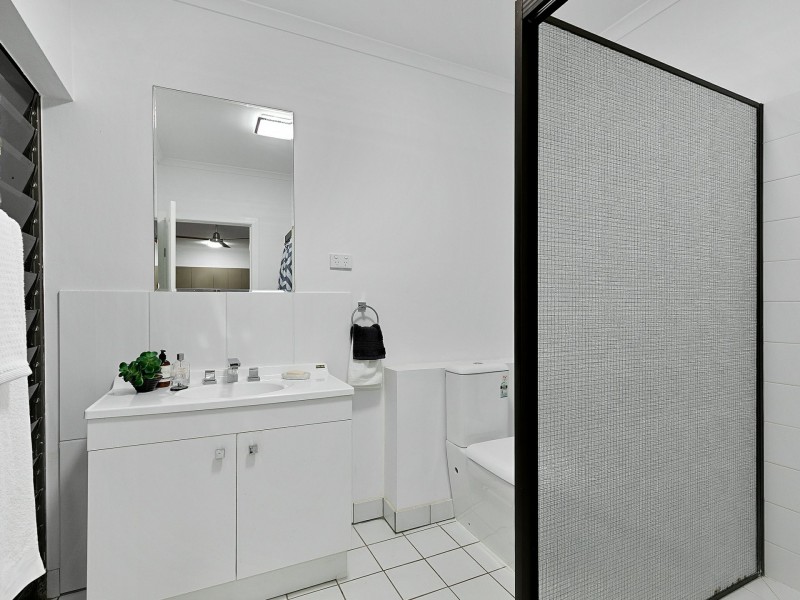 4 Arran Close, Edge Hill QLD 4870