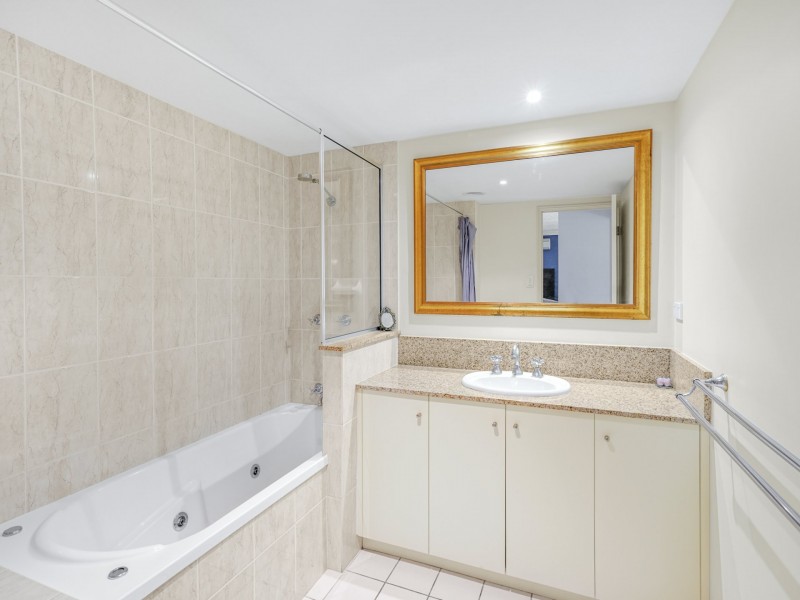 1311/2 Greenslopes Street, Cairns North QLD 4870