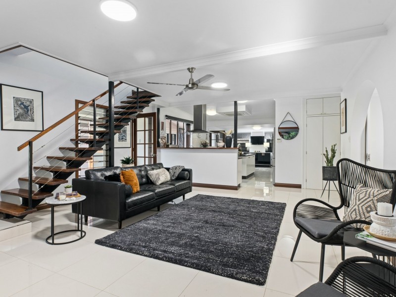 1-5 Cochrane Street, Stratford QLD 4870