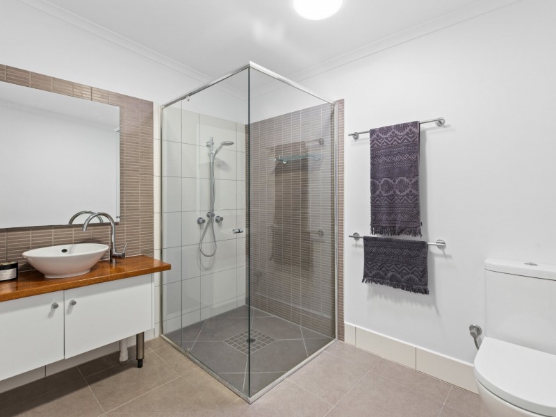 1-5 Cochrane Street, Stratford QLD 4870