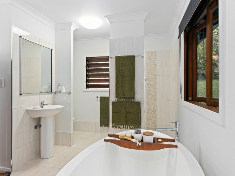 1-5 Cochrane Street, Stratford QLD 4870