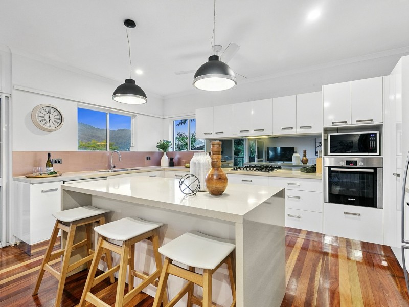 1 Panoramic Place, Whitfield QLD 4870