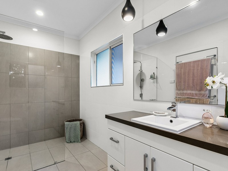 1 Panoramic Place, Whitfield QLD 4870