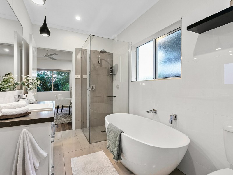 1 Panoramic Place, Whitfield QLD 4870