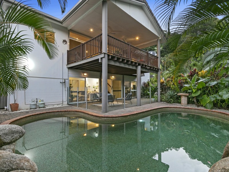 1 Panoramic Place, Whitfield QLD 4870