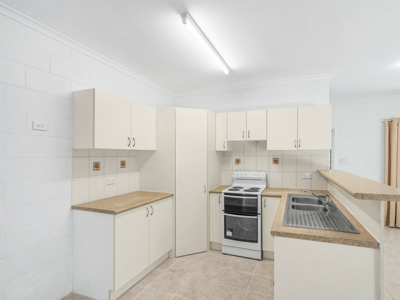 8 Dodd Court, Mooroobool QLD 4870