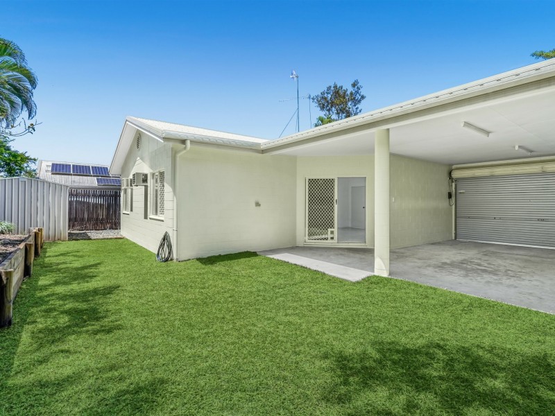 8 Dodd Court, Mooroobool QLD 4870