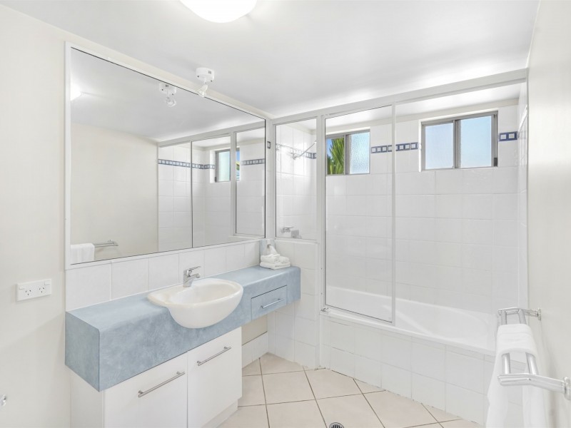 20/275-277 Esplanade, Cairns North QLD 4870